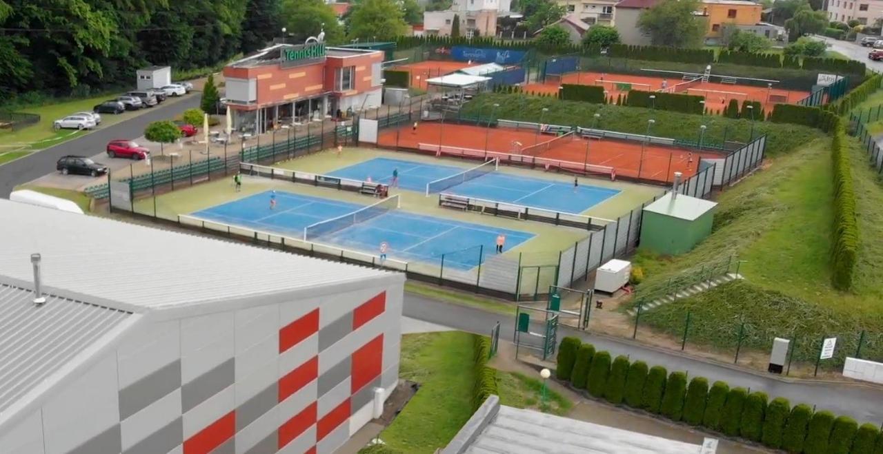 Tennishill Havirov Hotel Екстериор снимка